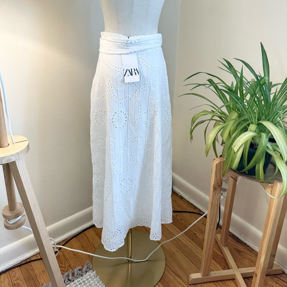 Zara White Midi Skirt with Belt - Picture 2 of 7